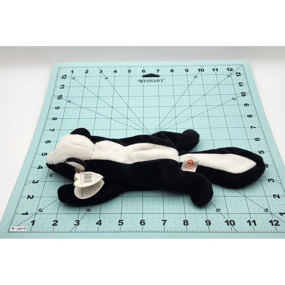 TY Beanie Baby‎ - STINKY the Skunk (8 inch)